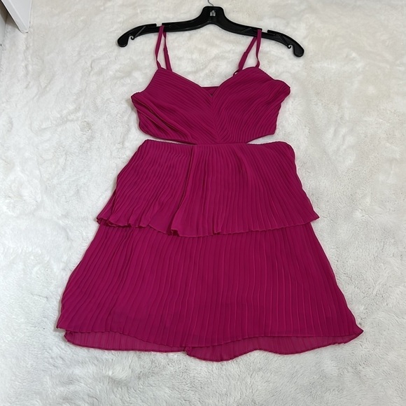 EXPRESS pleated tiered cut out fit and flare pink dress size S NWT - Picture 2 of 16